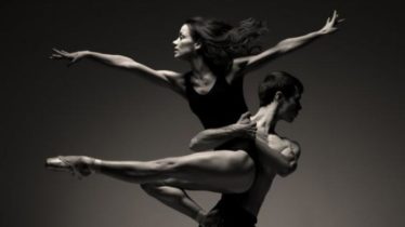 danse-contemporaine-joli-couple-en-danse-1